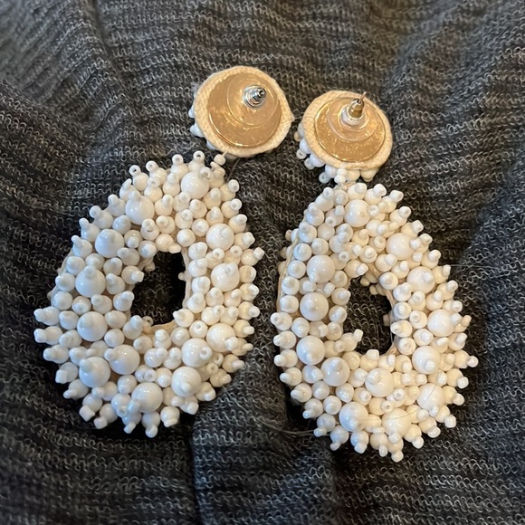Beautiful beaded earrings, white, light weight - Picture 2 of 3